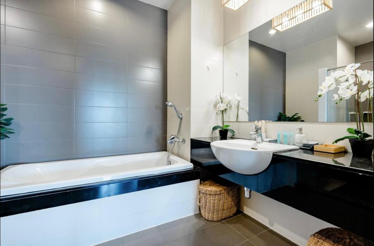 Hill Family 72 M2 Seaview Apartment